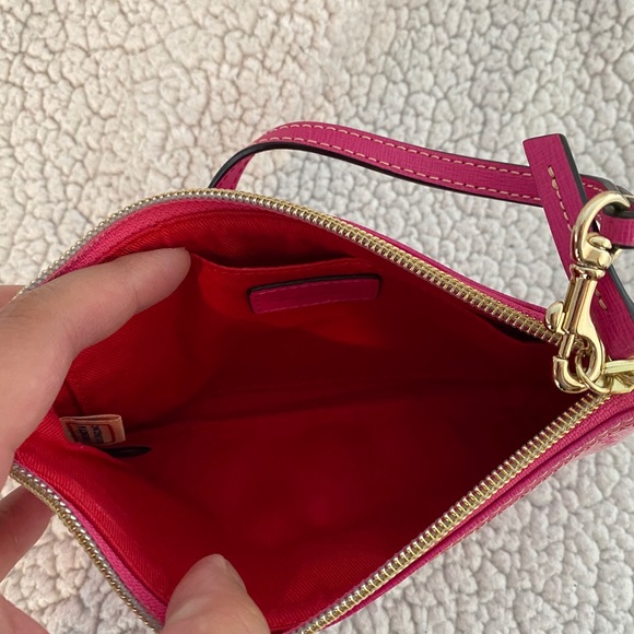 💯 Authentic Pink Dooney and Burke wristlet - Picture 4 of 6